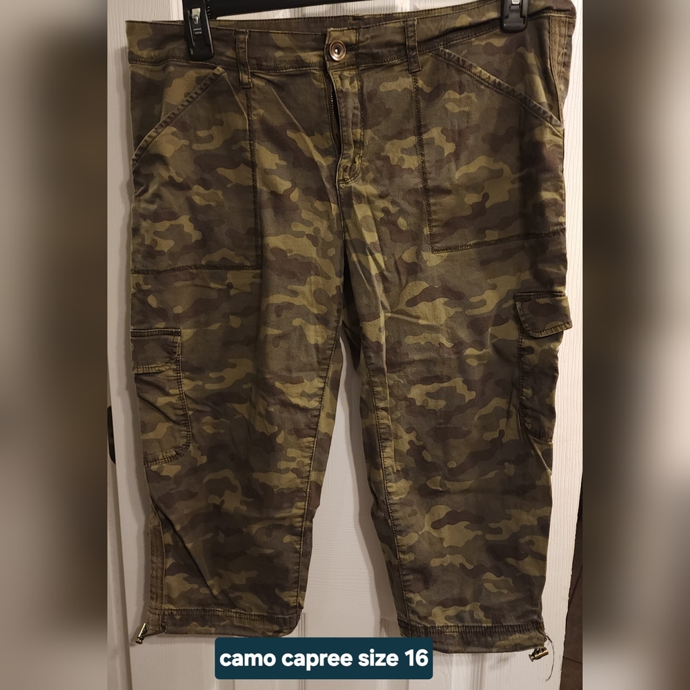 Camouflage Cargo Capree Size 16